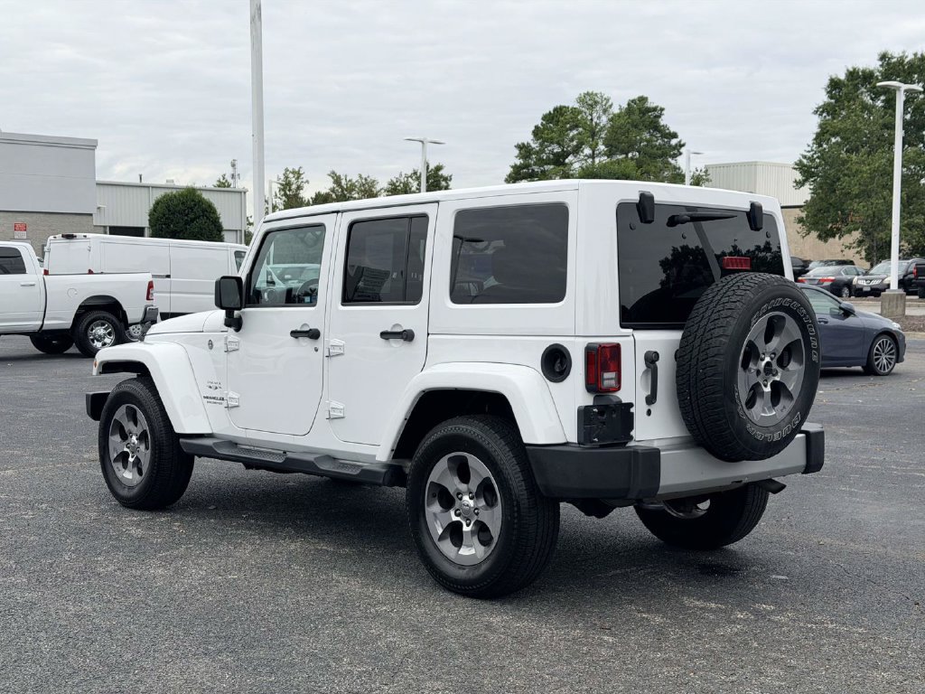 Used 2017 Jeep Wrangler Unlimited Sahara AWD/4WD image 4