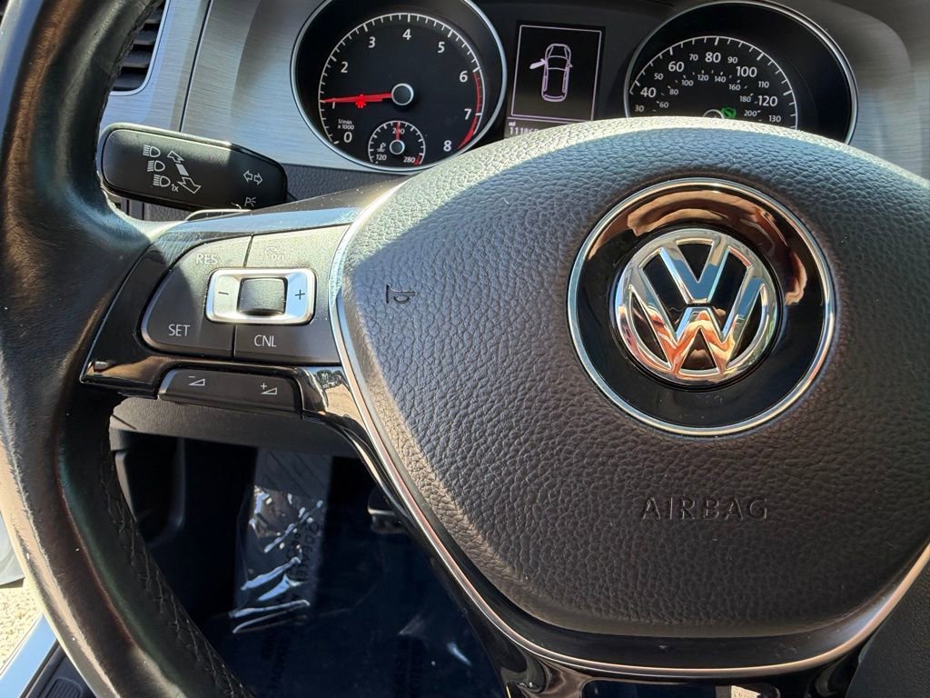 Used 2017 Volkswagen Golf S image 18