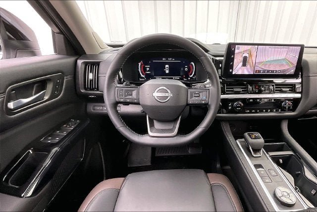 Used 2026 Nissan Pathfinder Platinum AWD/4WD image 5