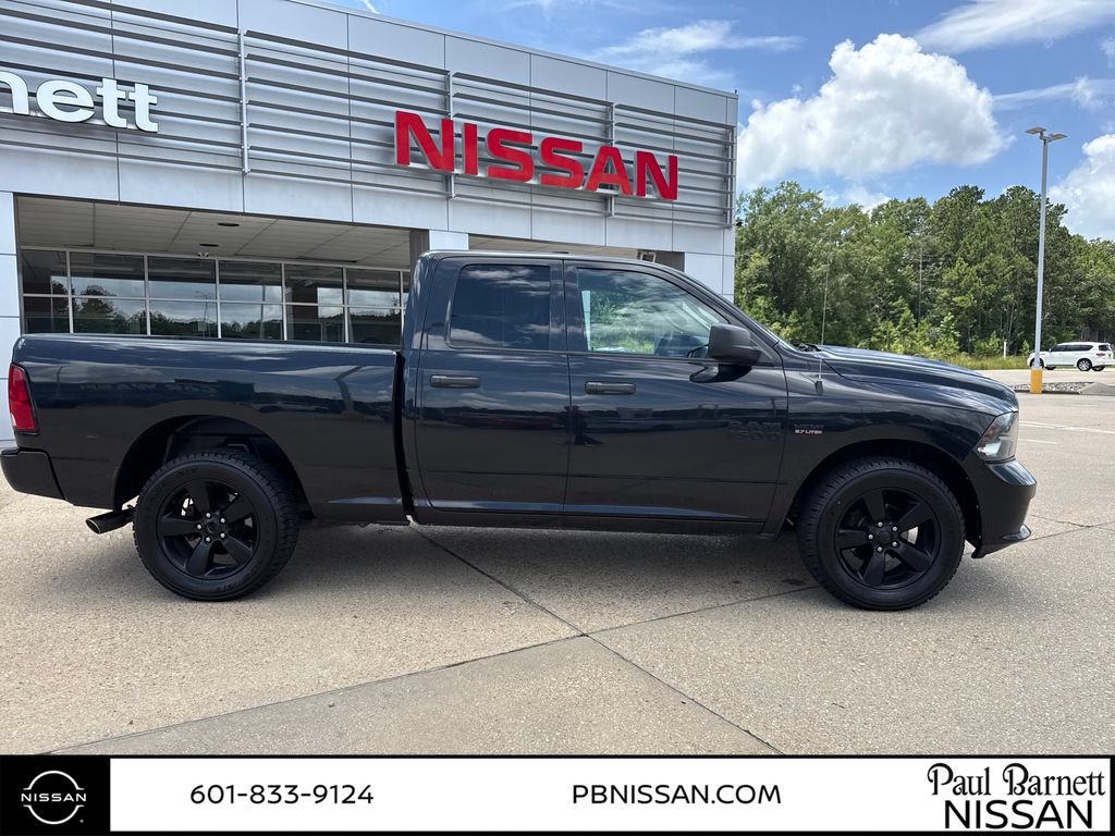 Used 2018 RAM 1500 Express w/ Black Ram 1500 Express Group AWD/4WD video 3