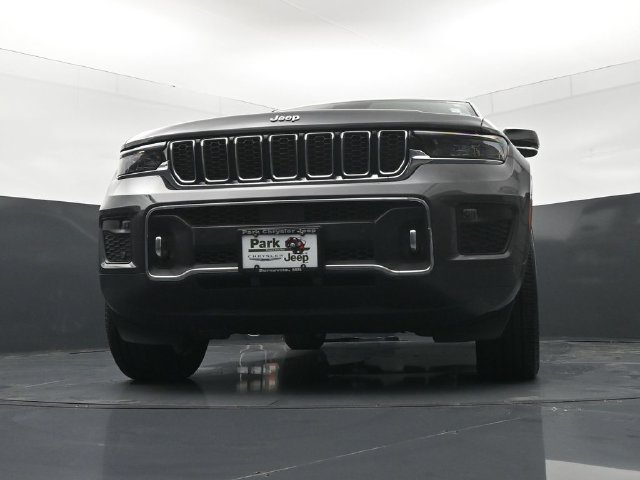 Used 2023 Jeep Grand Cherokee Overland AWD/4WD image 19
