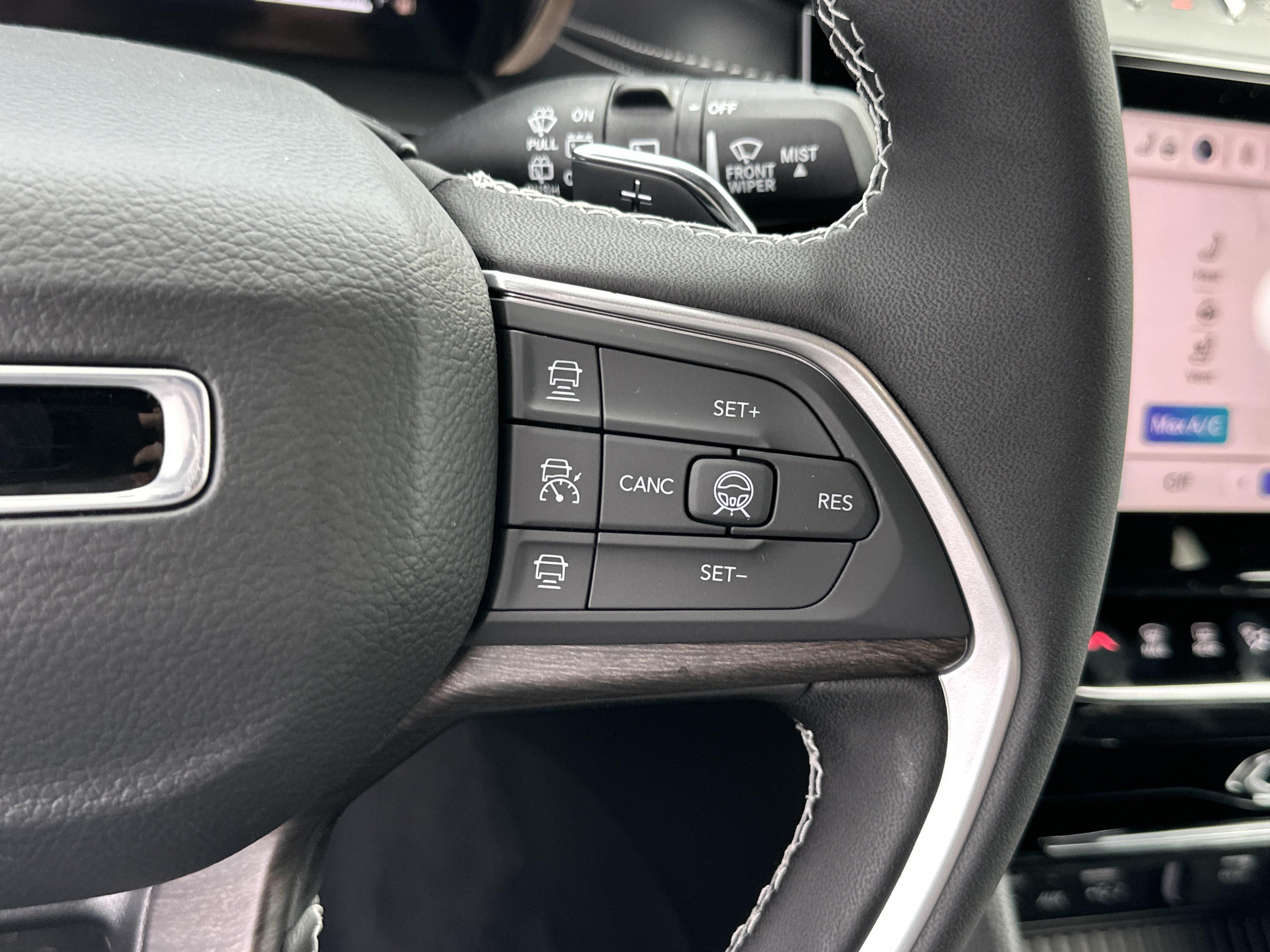 New 2027 Jeep Grand Cherokee Limited AWD/4WD image 10