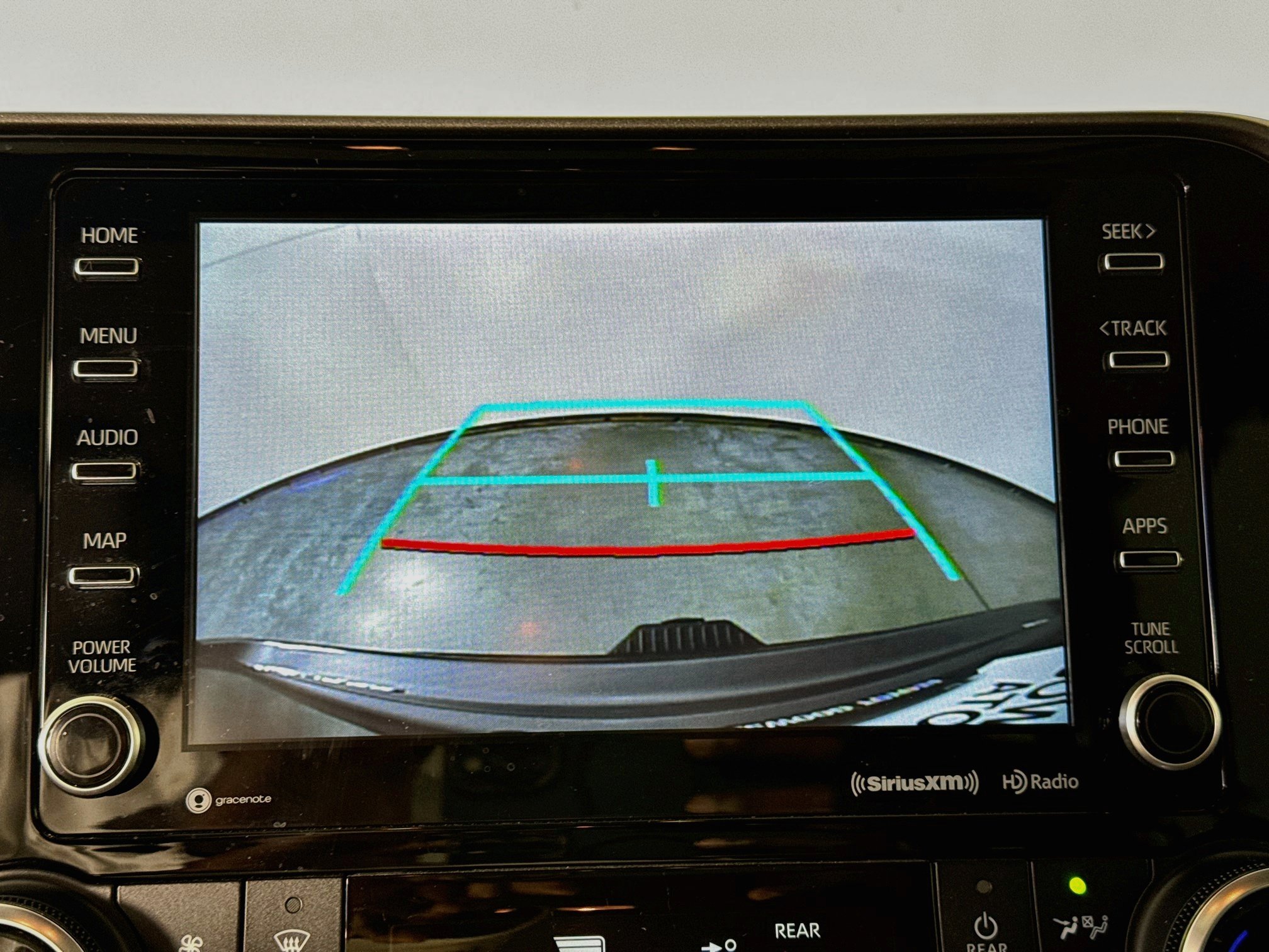 Used 2022 Toyota Highlander XLE AWD/4WD image 13