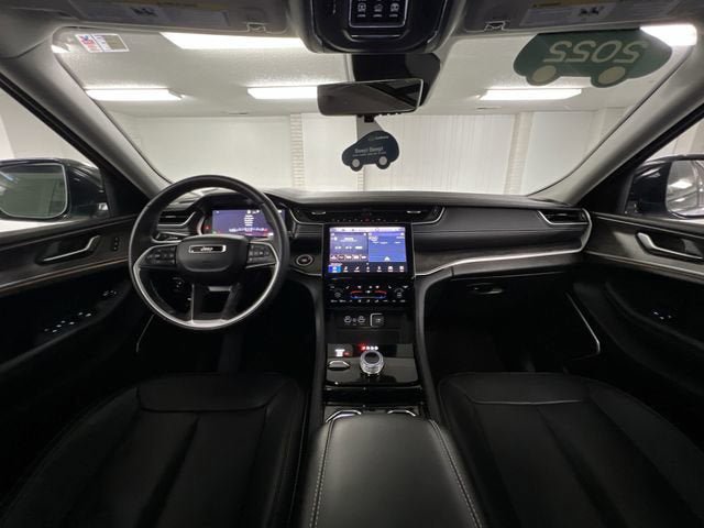 Used 2022 Jeep Grand Cherokee Limited w/ Luxury Tech Group II AWD/4WD image 21