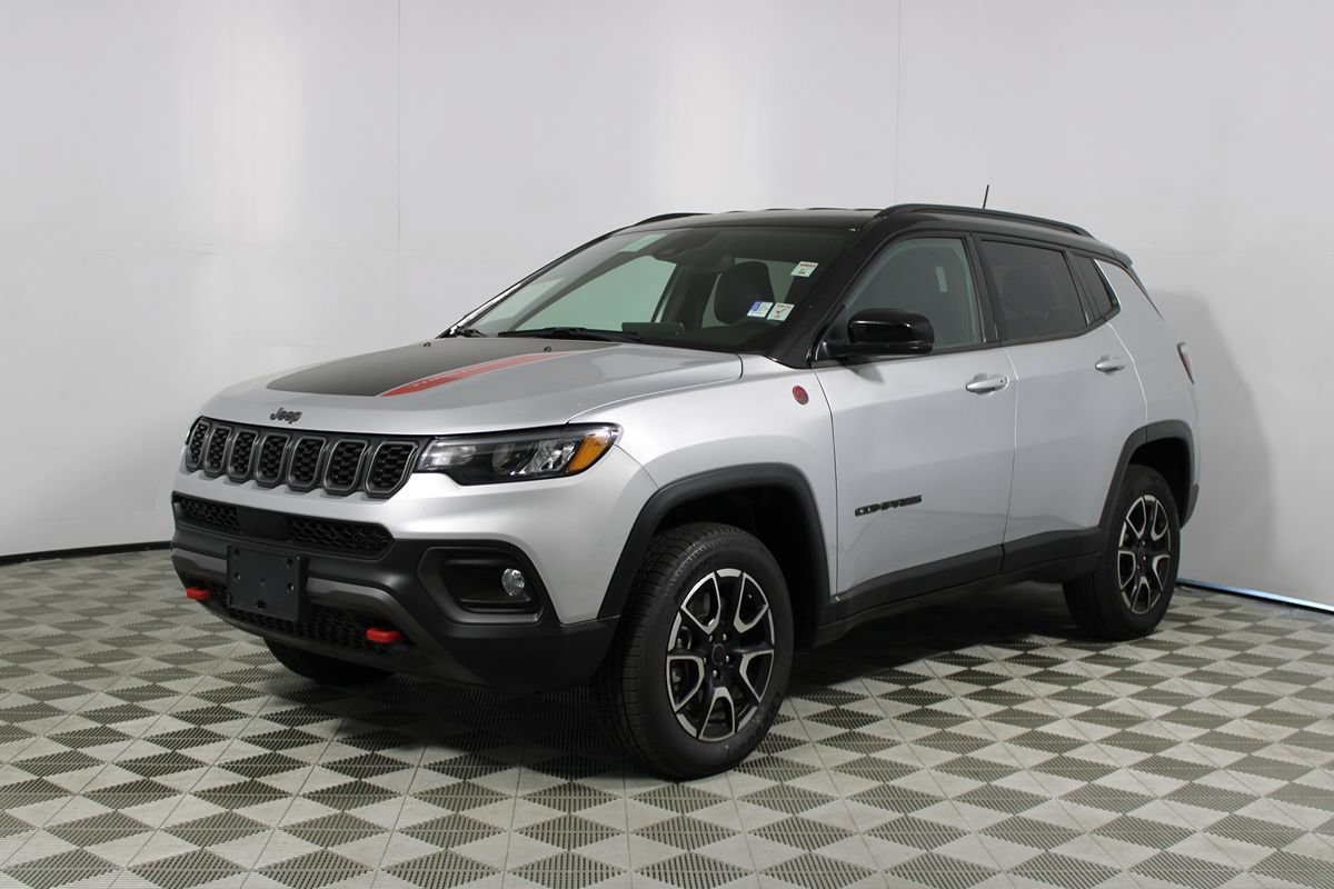 Used 2025 Jeep Compass Trailhawk AWD/4WD image 31