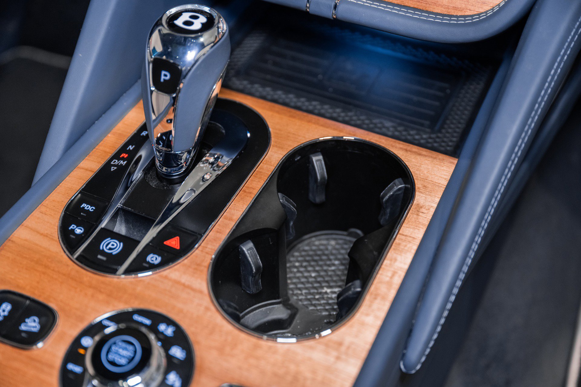 Used 2023 Bentley Bentayga image 48