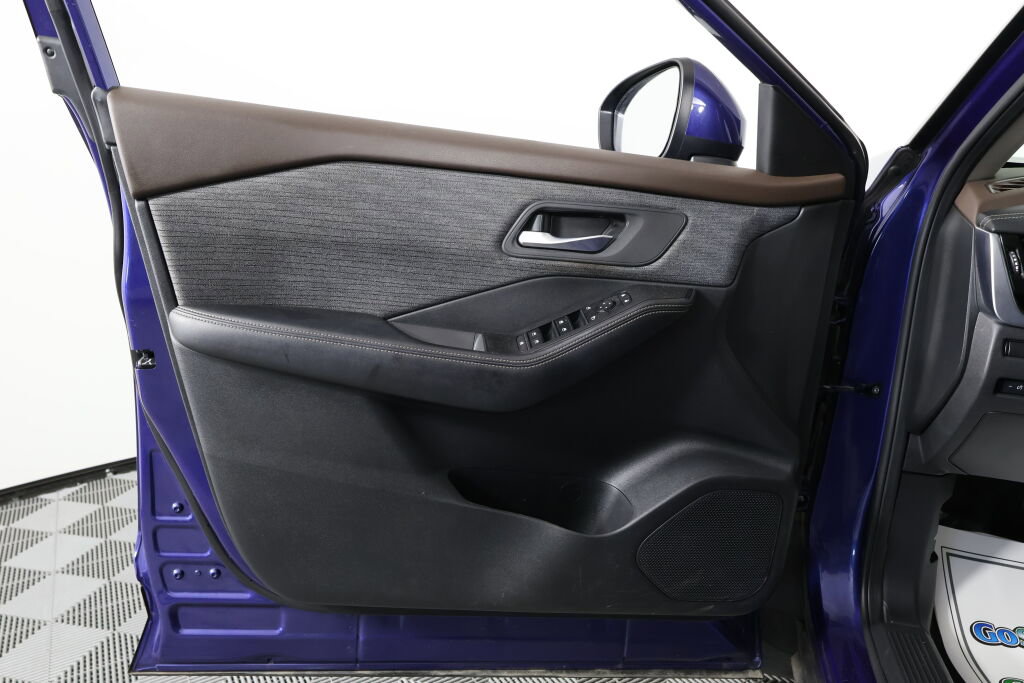Used 2021 Nissan Rogue SV image 12