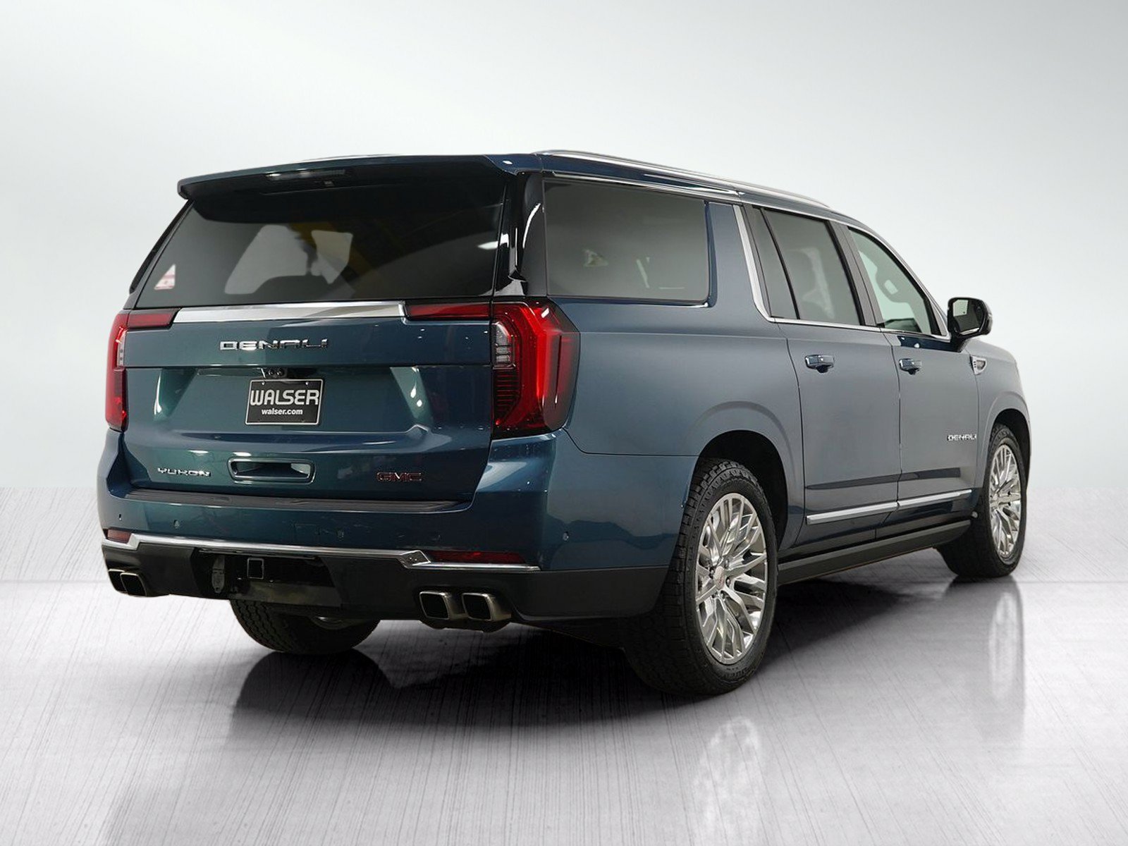 Used 2025 GMC Yukon XL Denali w/ Denali Reserve Package AWD/4WD image 5