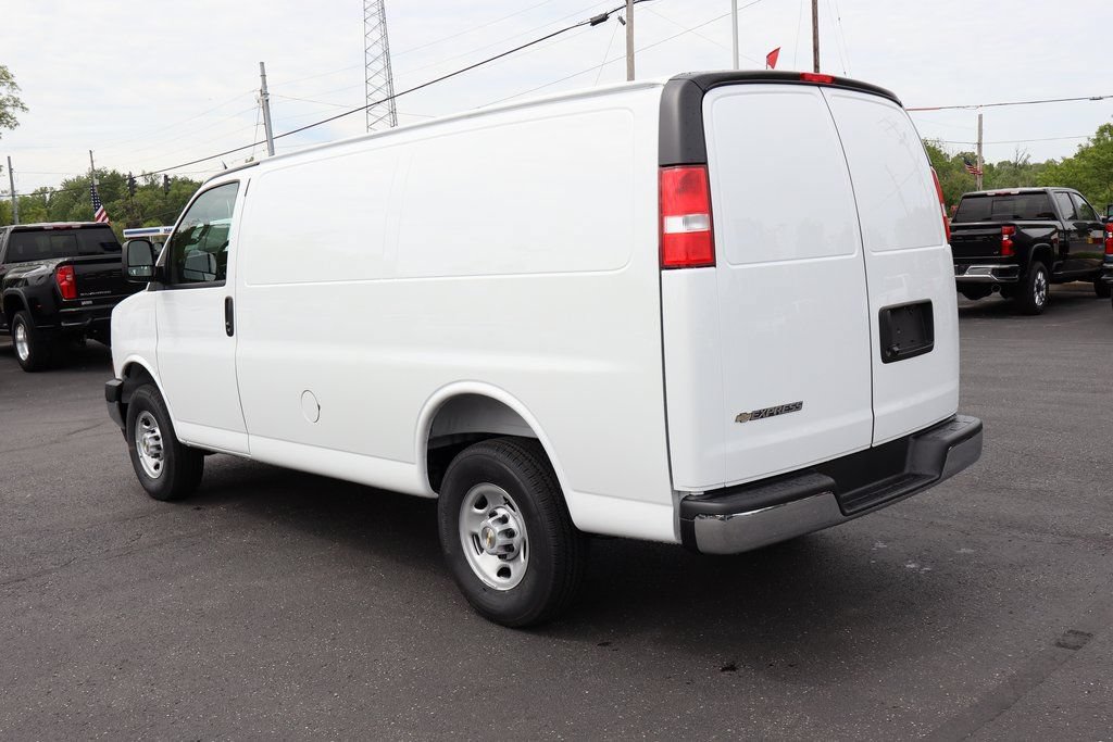 New 2025 Chevrolet Express 3500 w/ Chrome Appearance Package RWD image 23