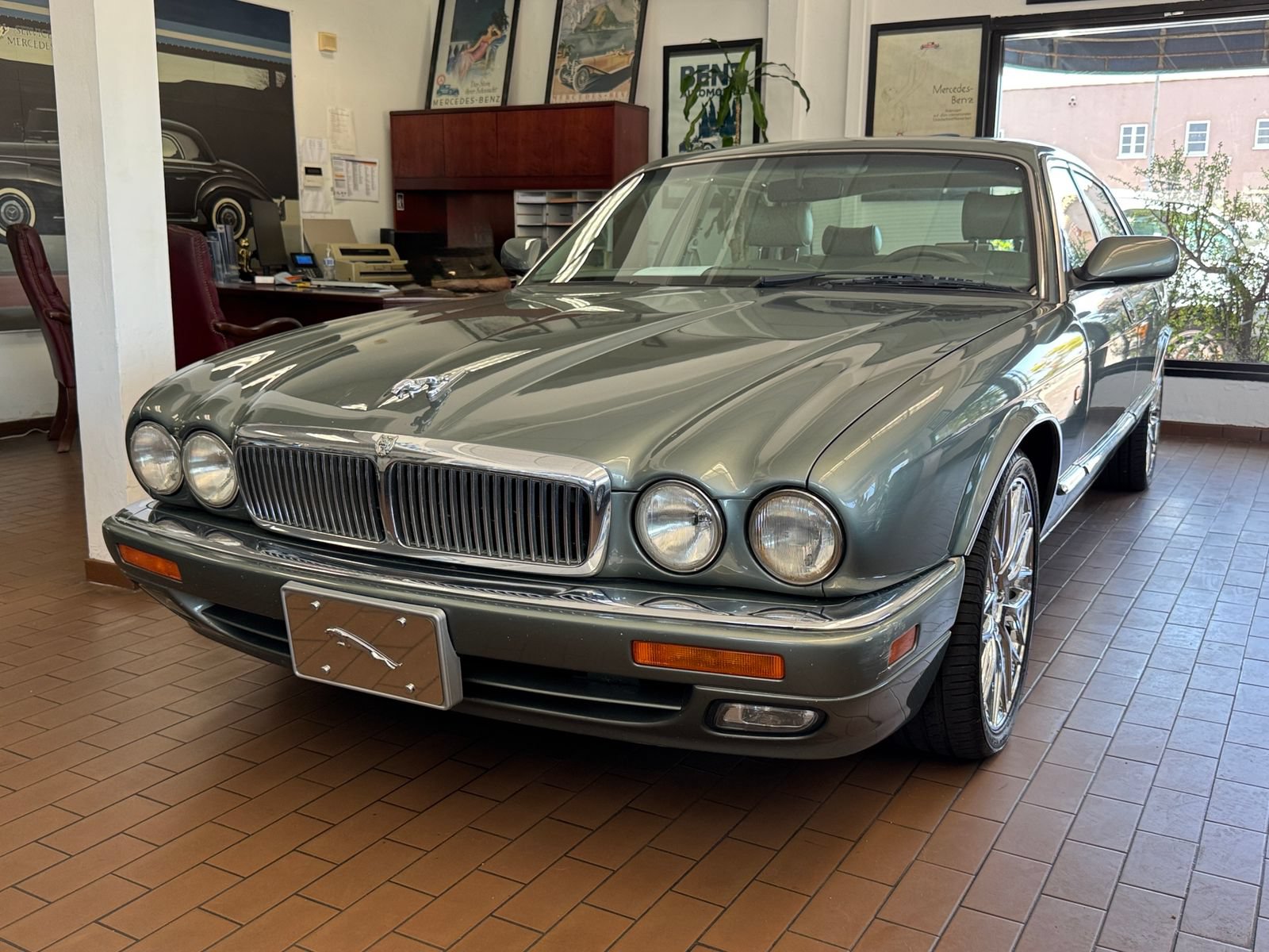 Used 1997 Jaguar XJ6 L RWD image 2