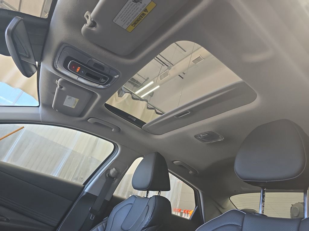 Certified 2025 Hyundai Elantra Limited image 30