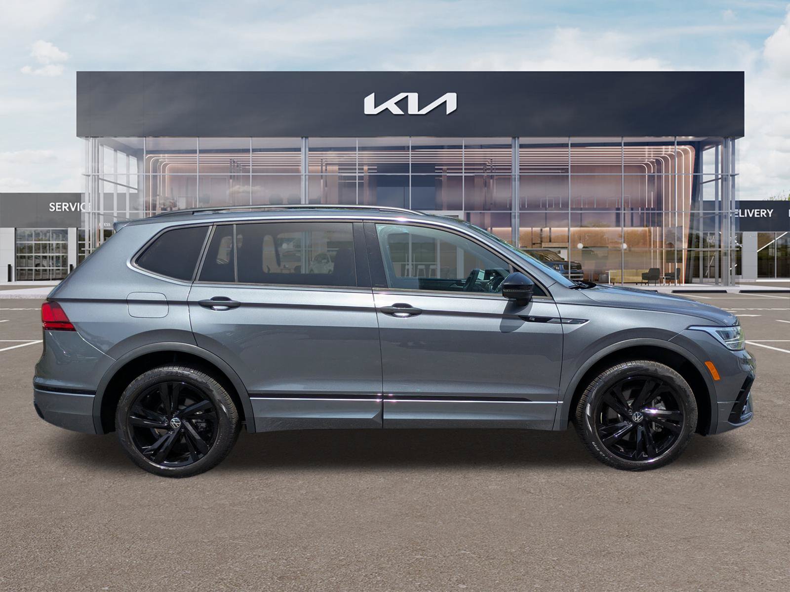 Used 2024 Volkswagen Tiguan SE R-Line FWD image 3