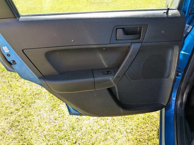 Used 2010 Ford Focus SE FWD image 22