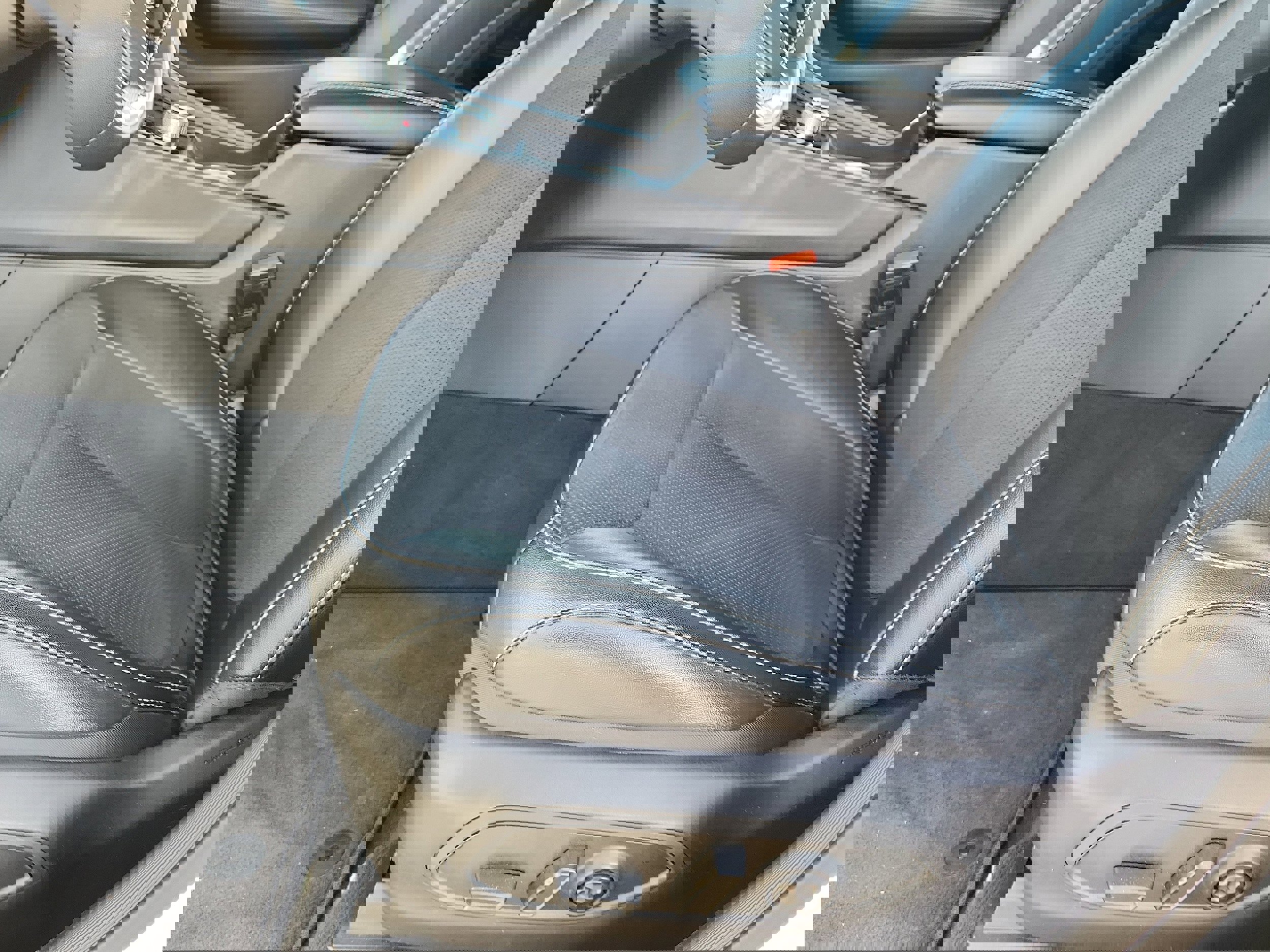 Used 2025 Jeep Grand Cherokee Altitude image 9