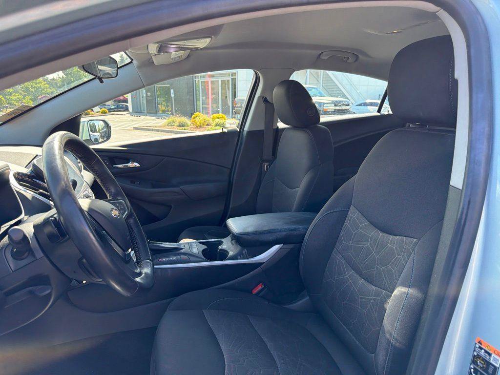 Used 2018 Chevrolet Volt LT w/ Comfort Package FWD image 14