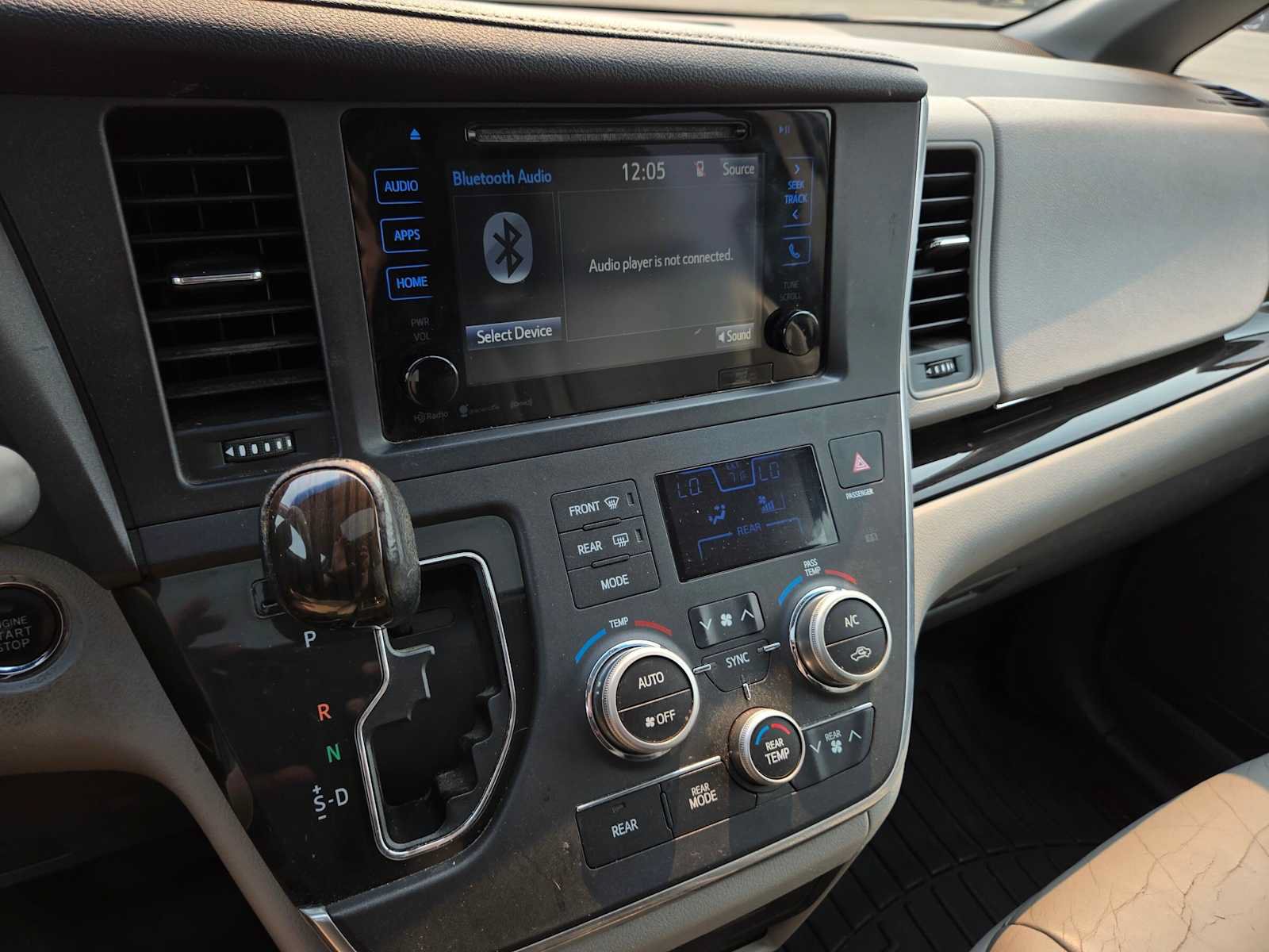 Used 2016 Toyota Sienna XLE Premium AWD/4WD image 25