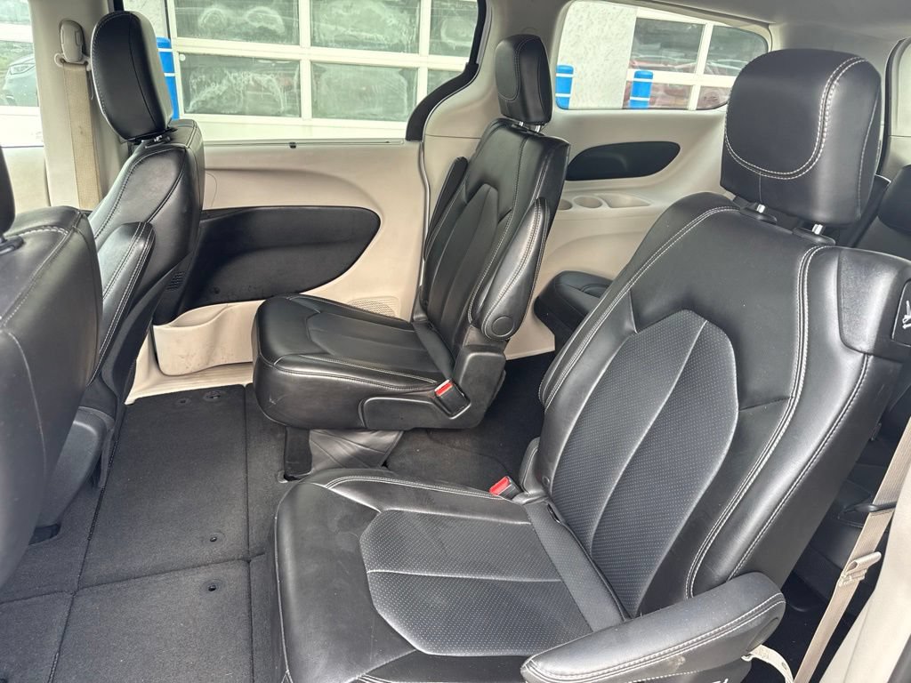 Used 2024 Chrysler Pacifica Touring-L FWD image 34