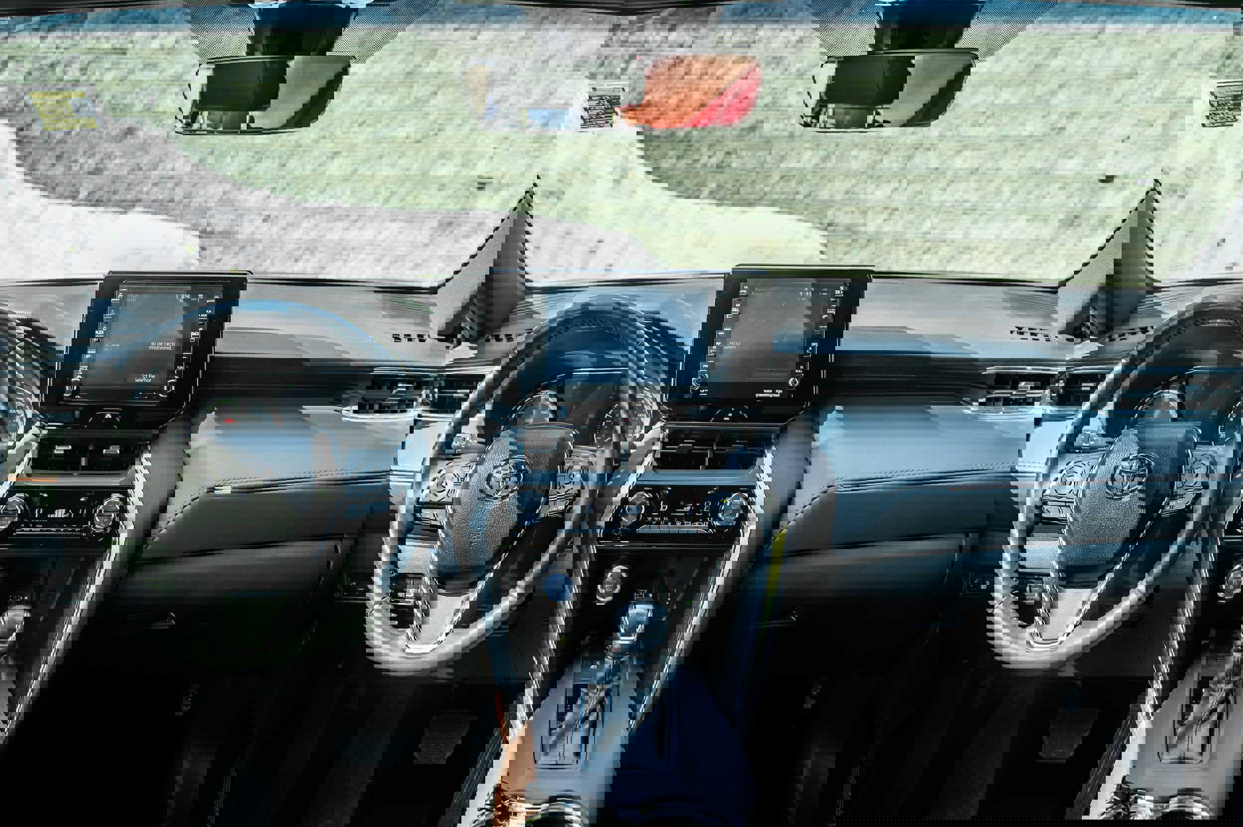 Certified 2022 Toyota Venza XLE image 25