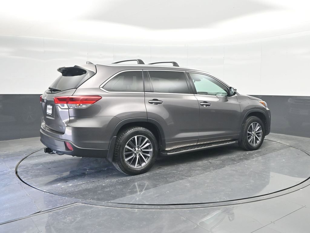 Used 2017 Toyota Highlander XLE AWD/4WD image 13