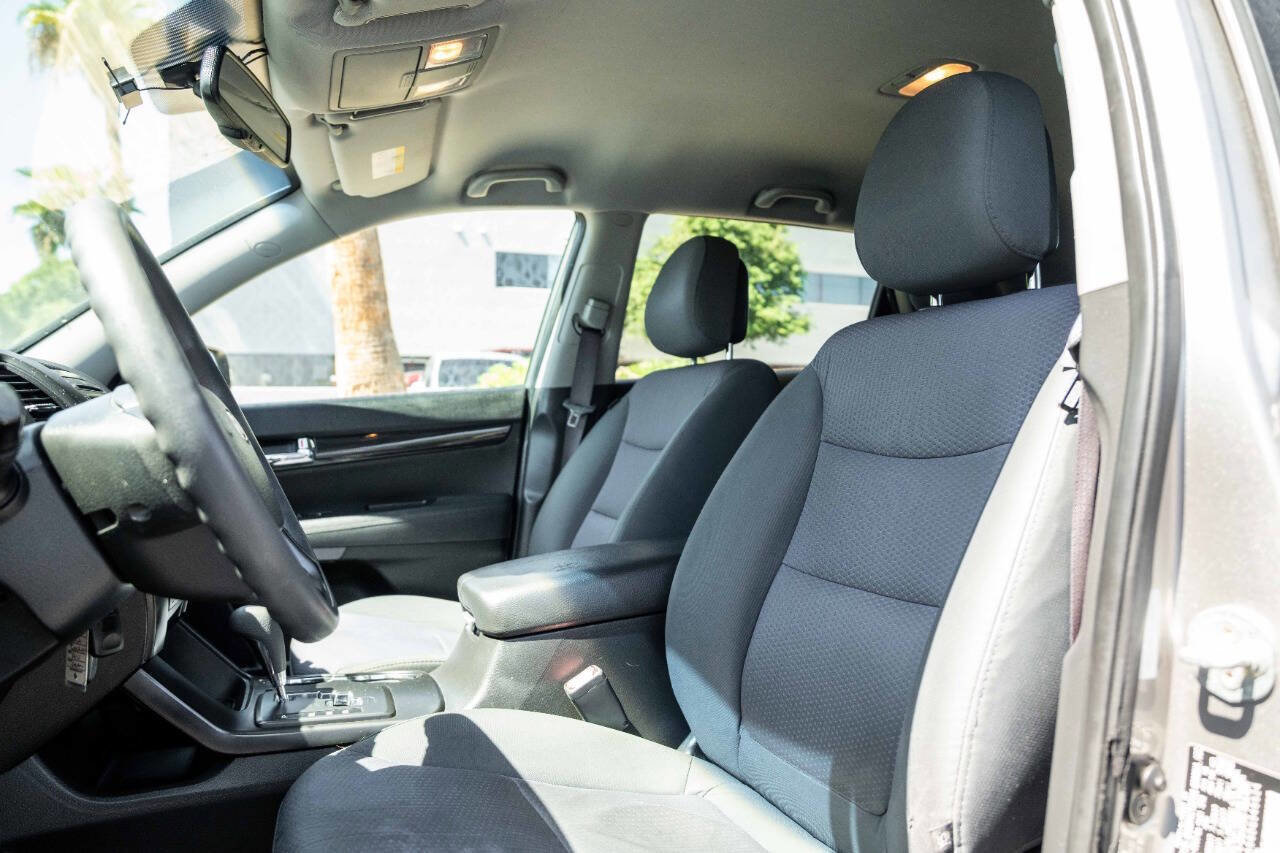 Used 2013 Kia Sorento LX w/ Convenience Pkg image 10