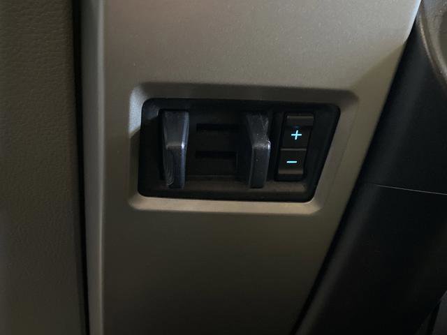 Used 2017 Ford F150 Lariat w/ Equipment Group 501A Mid image 23