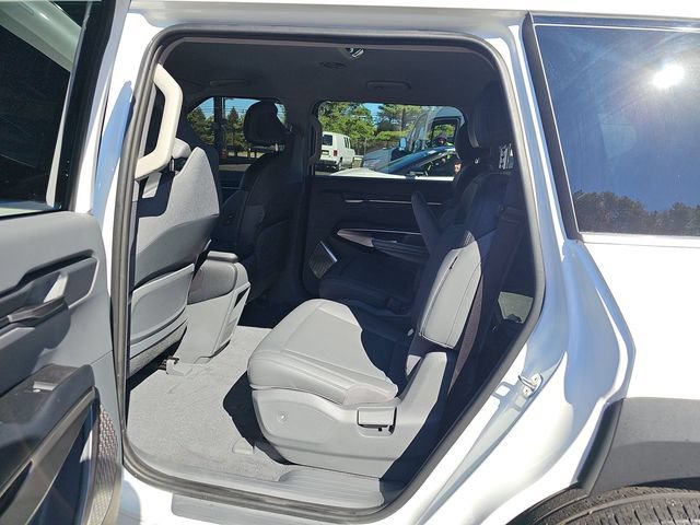 Used 2024 Kia EV9 Light Long Range RWD image 8
