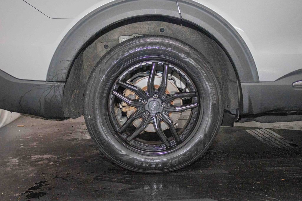 Used 2021 Ford Explorer XLT w/ Equipment Group 202A image 7