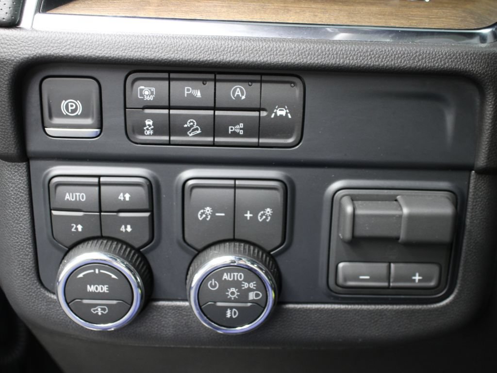 Used 2025 Chevrolet Tahoe High Country AWD/4WD image 65