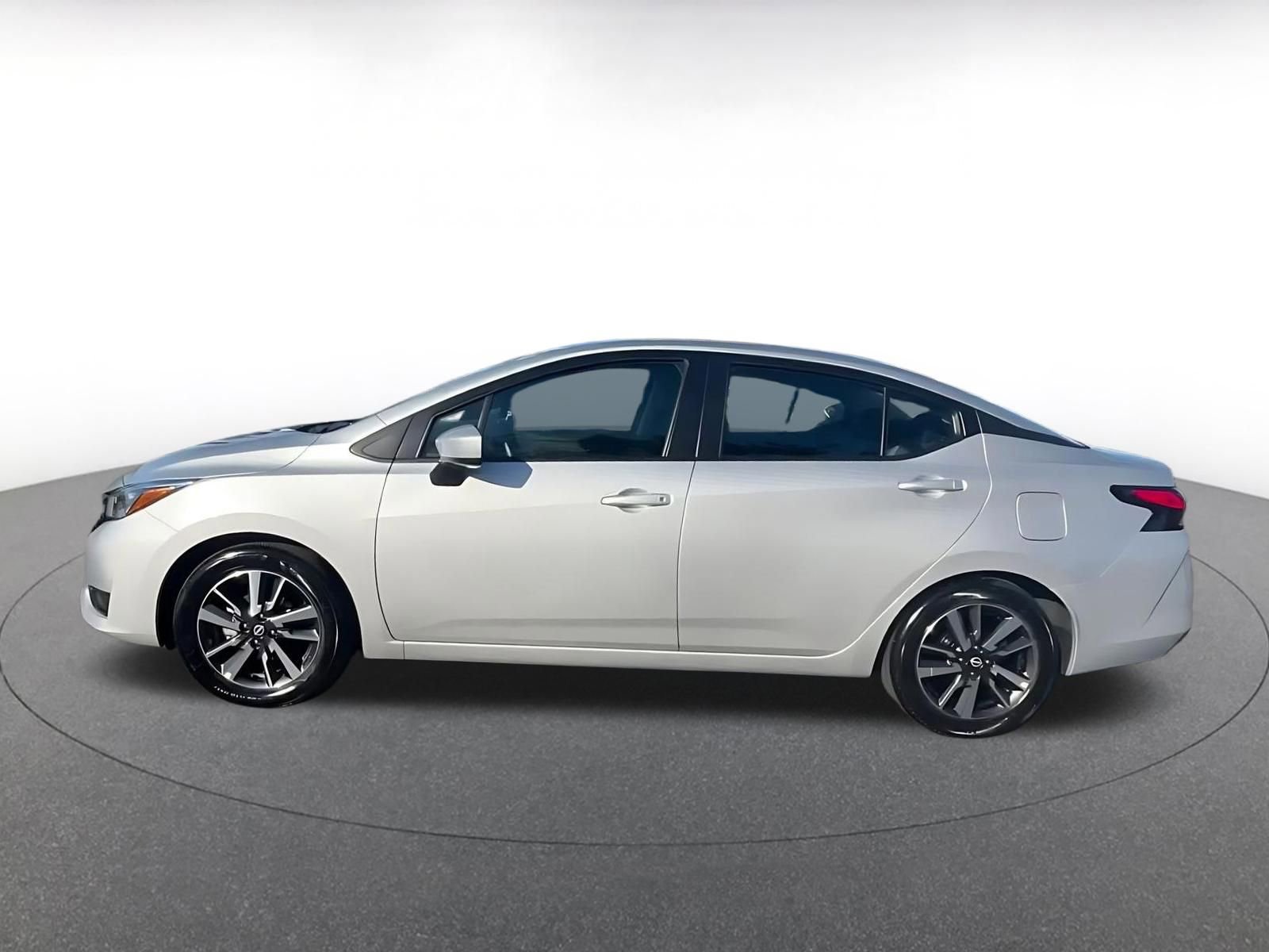 Used 2025 Nissan Versa SV FWD image 9