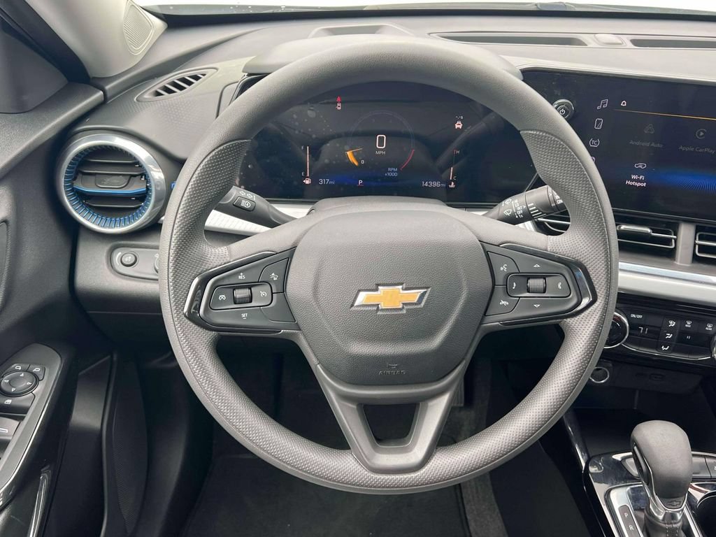 Used 2024 Chevrolet Trax LT FWD image 15