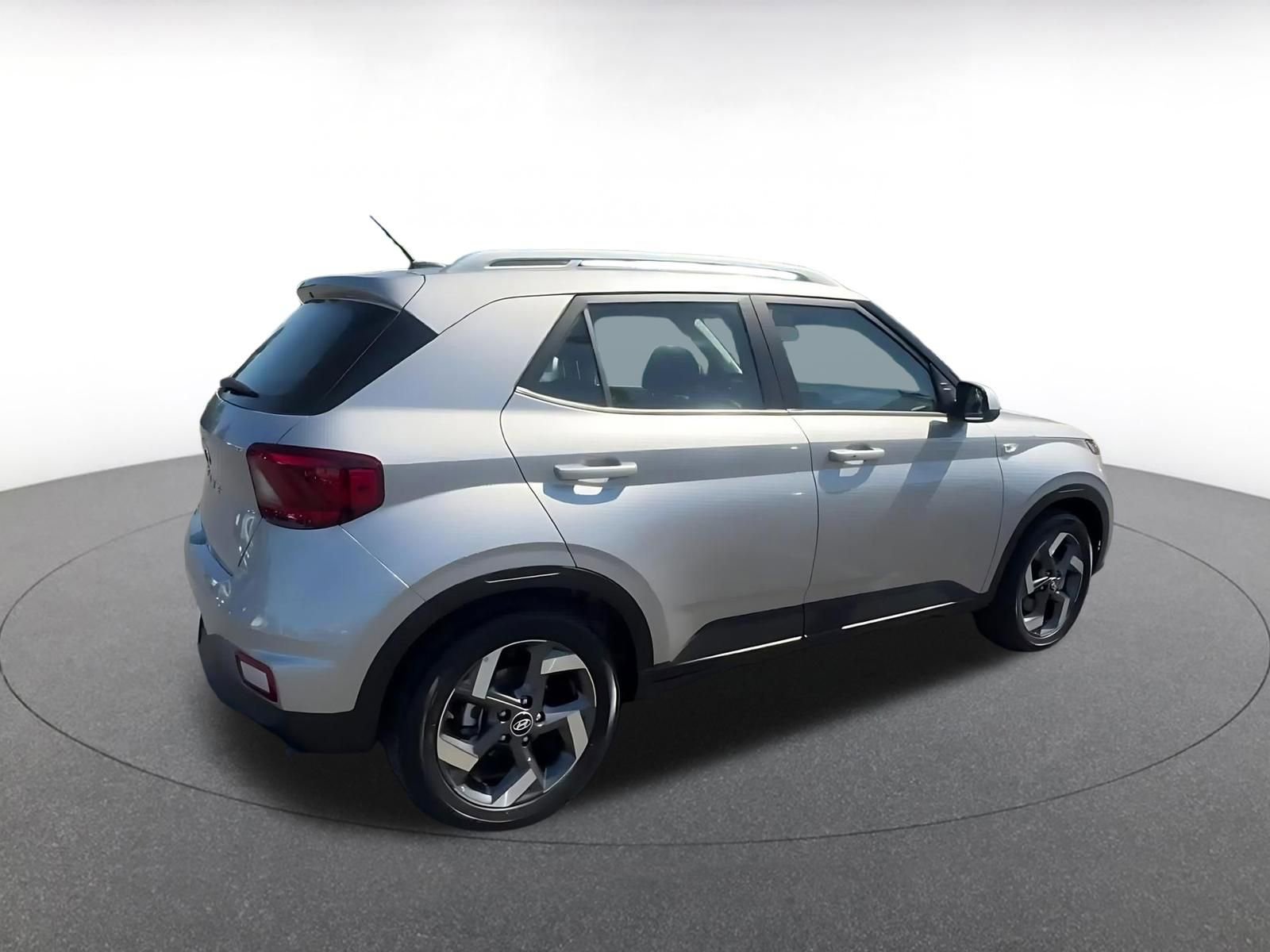 Used 2025 Hyundai Venue SEL image 15