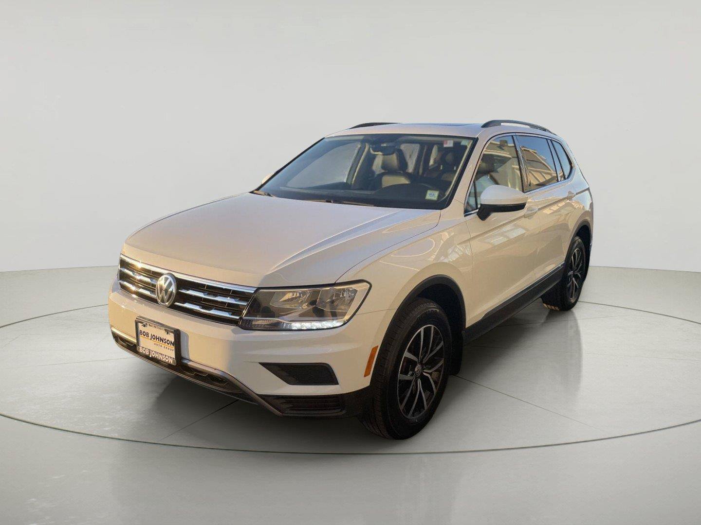 Used 2021 Volkswagen Tiguan SE w/ Panoramic Sunroof Package AWD/4WD image 3
