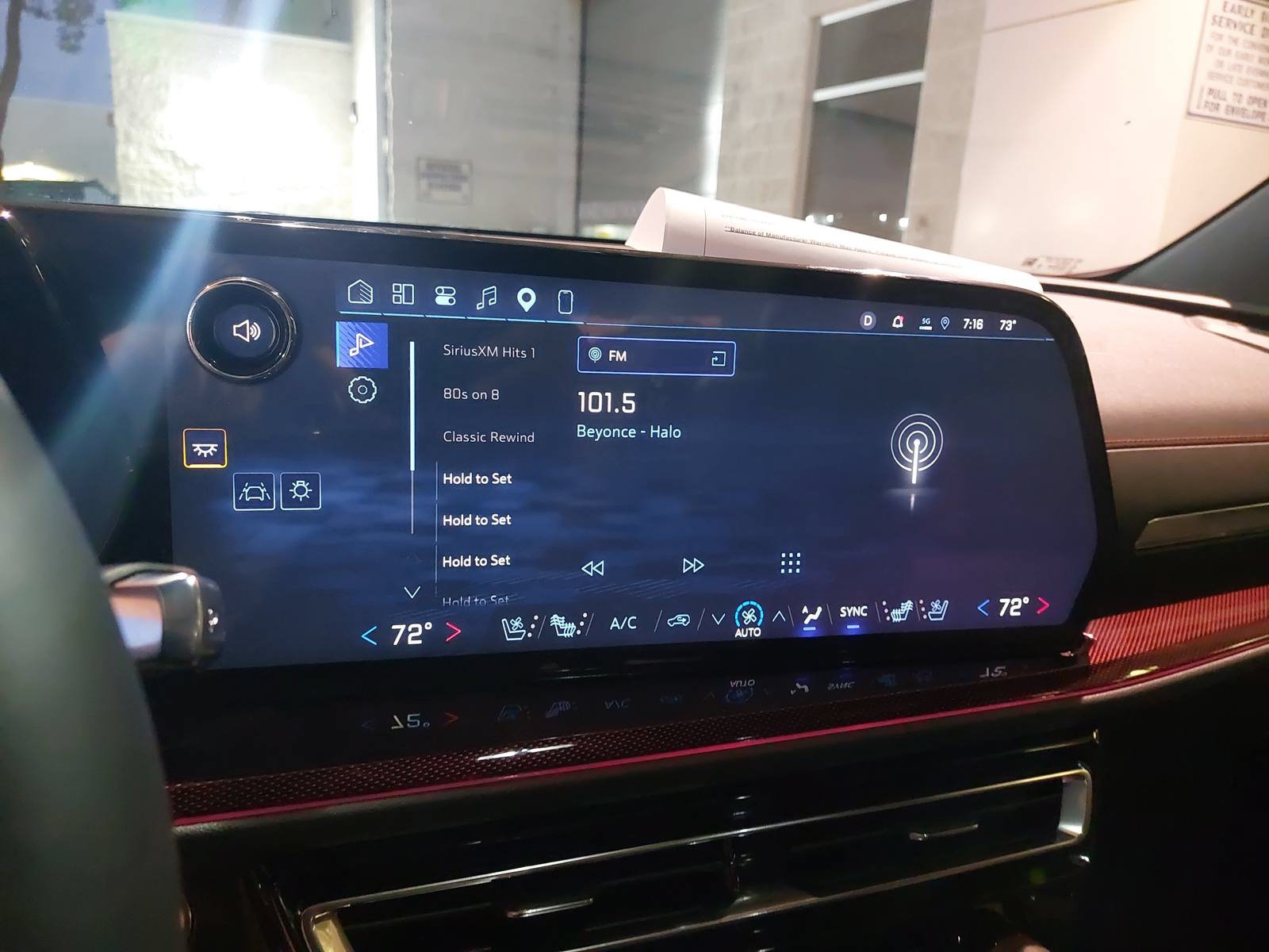 Used 2025 Chevrolet Traverse RS FWD image 21