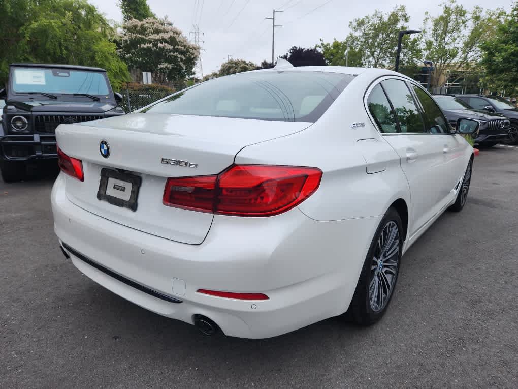 Used 2019 BMW 530e w/ Convenience Package RWD image 2
