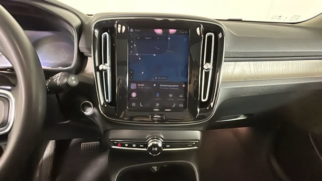 Used 2023 Volvo XC40 B4 Ultimate FWD image 21