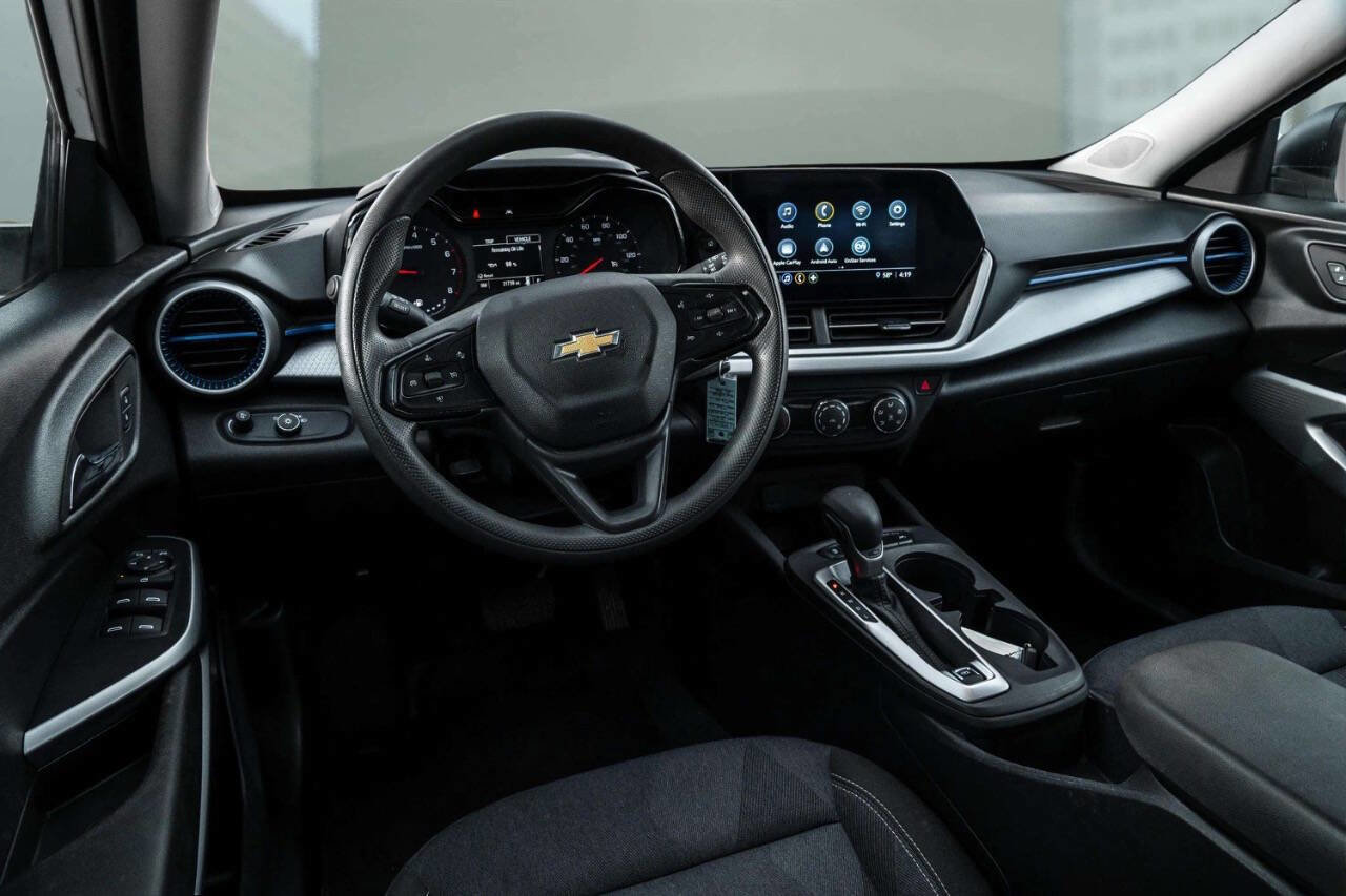 Used 2025 Chevrolet Trax LS image 4