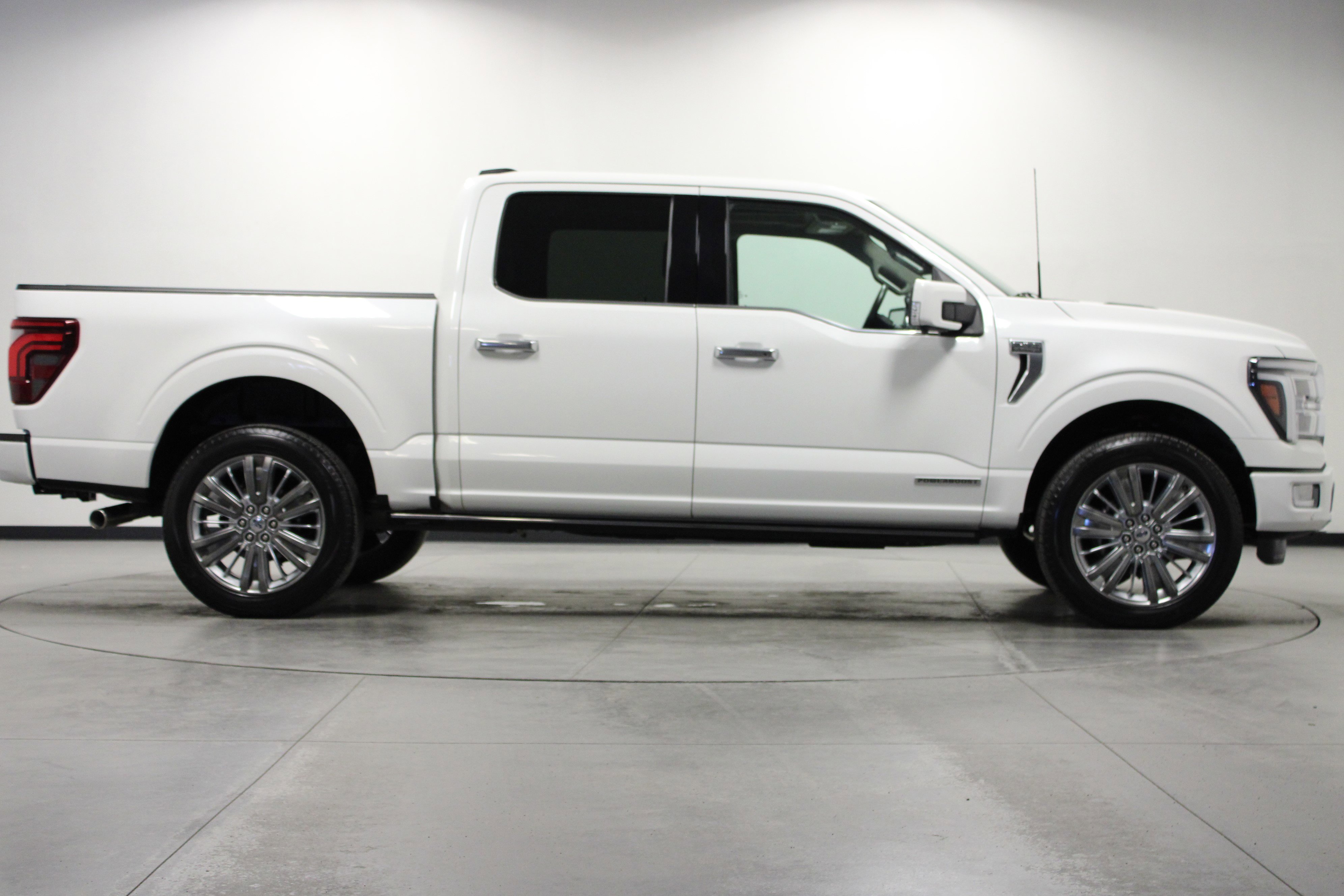 Used 2024 Ford F150 Platinum w/ Equipment Group 703A Plus AWD/4WD image 3