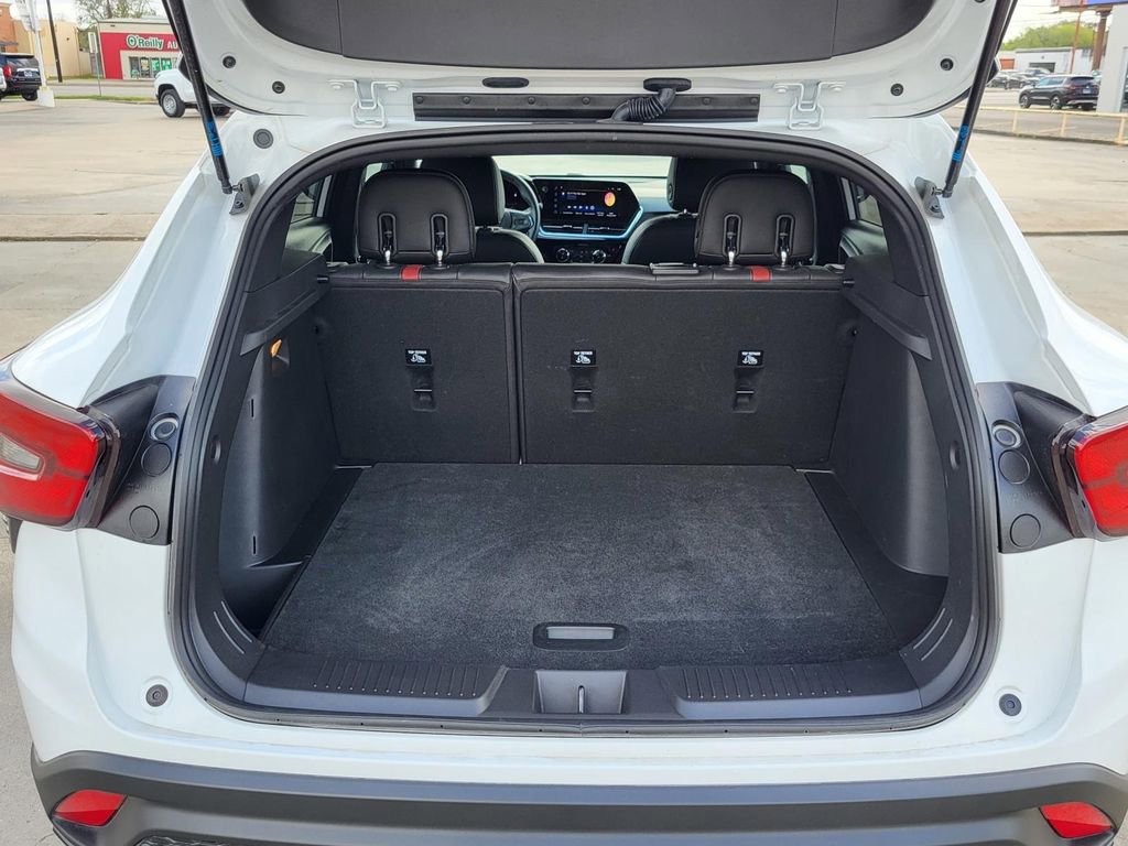 Used 2025 Chevrolet Trax RS image 12