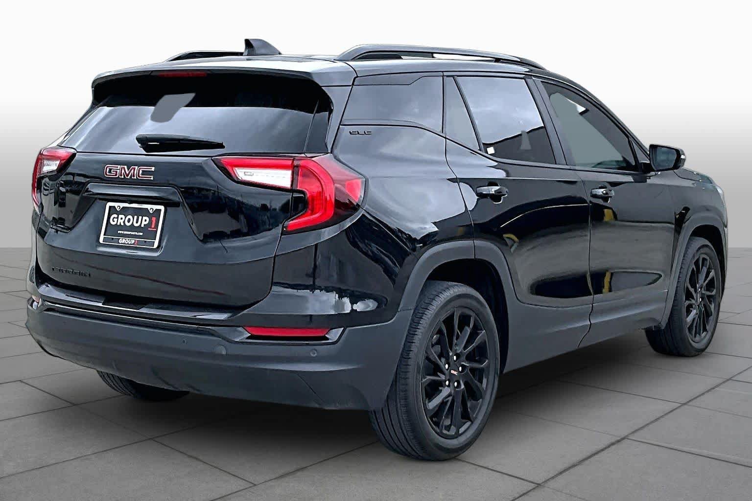Used 2024 GMC Terrain SLE w/ Driver Convenience Package FWD image 23