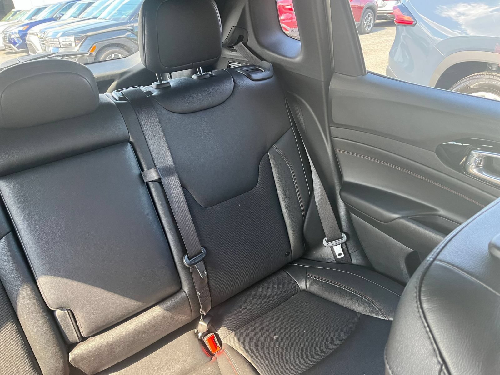 Used 2025 Jeep Compass Trailhawk AWD/4WD image 31