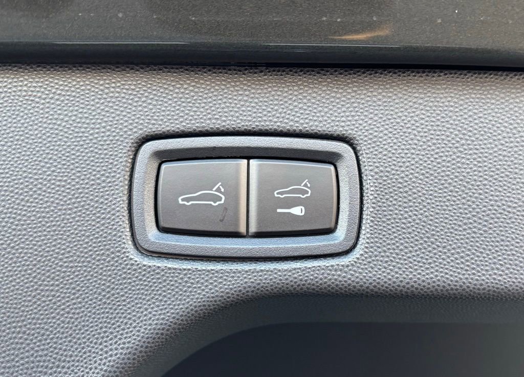 New 2025 Porsche Macan 4 Electric image 12