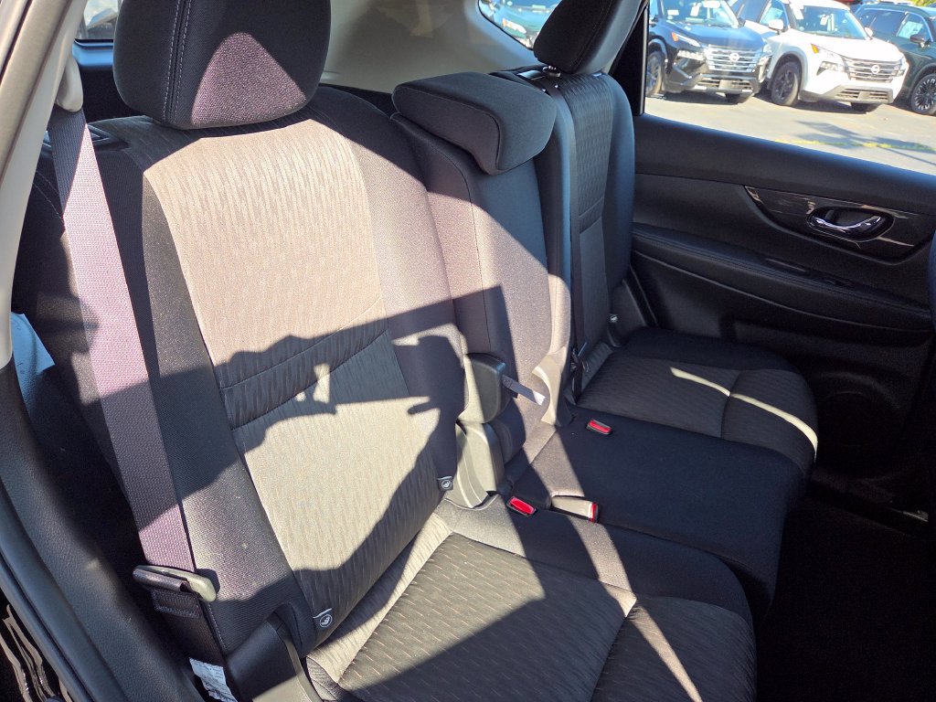 Used 2017 Nissan Rogue S AWD/4WD image 25