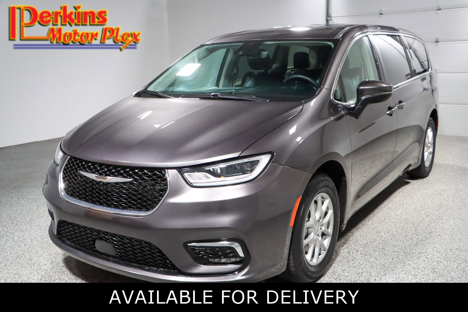 Used 2023 Chrysler Pacifica Touring-L image 1