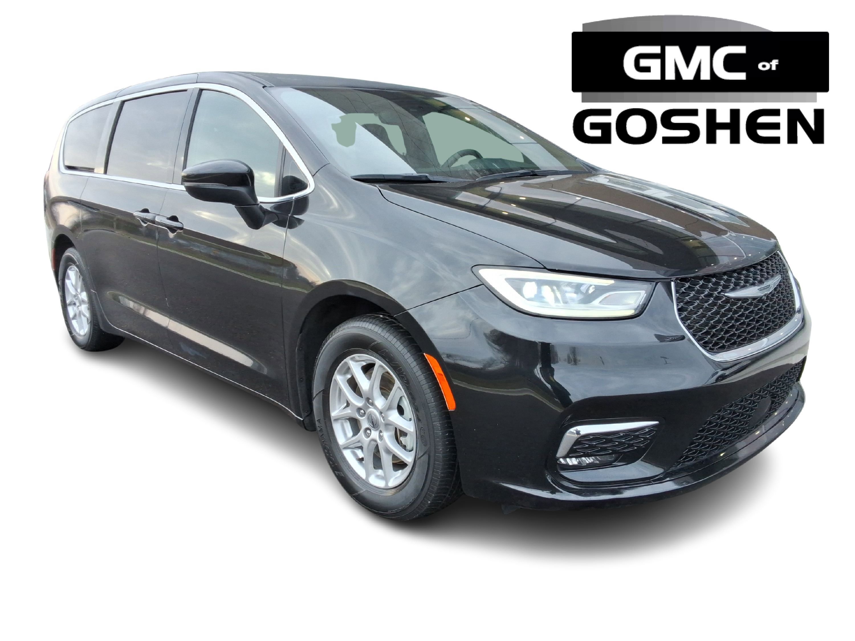 Used 2023 Chrysler Pacifica Touring image 3