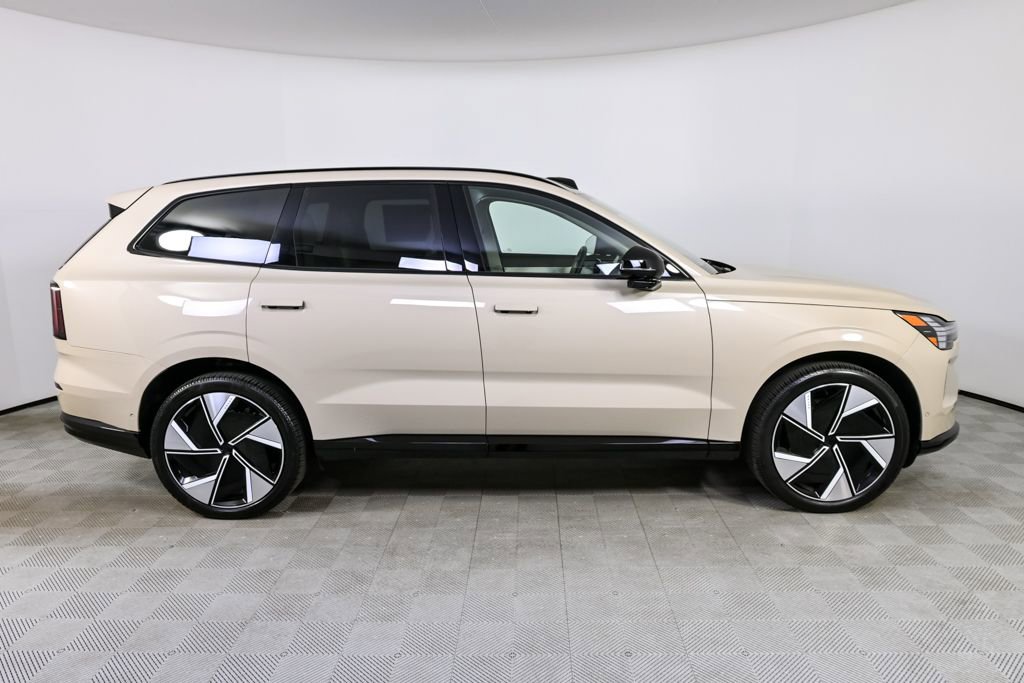 Certified 2025 Volvo EX90 Ultra AWD/4WD image 30