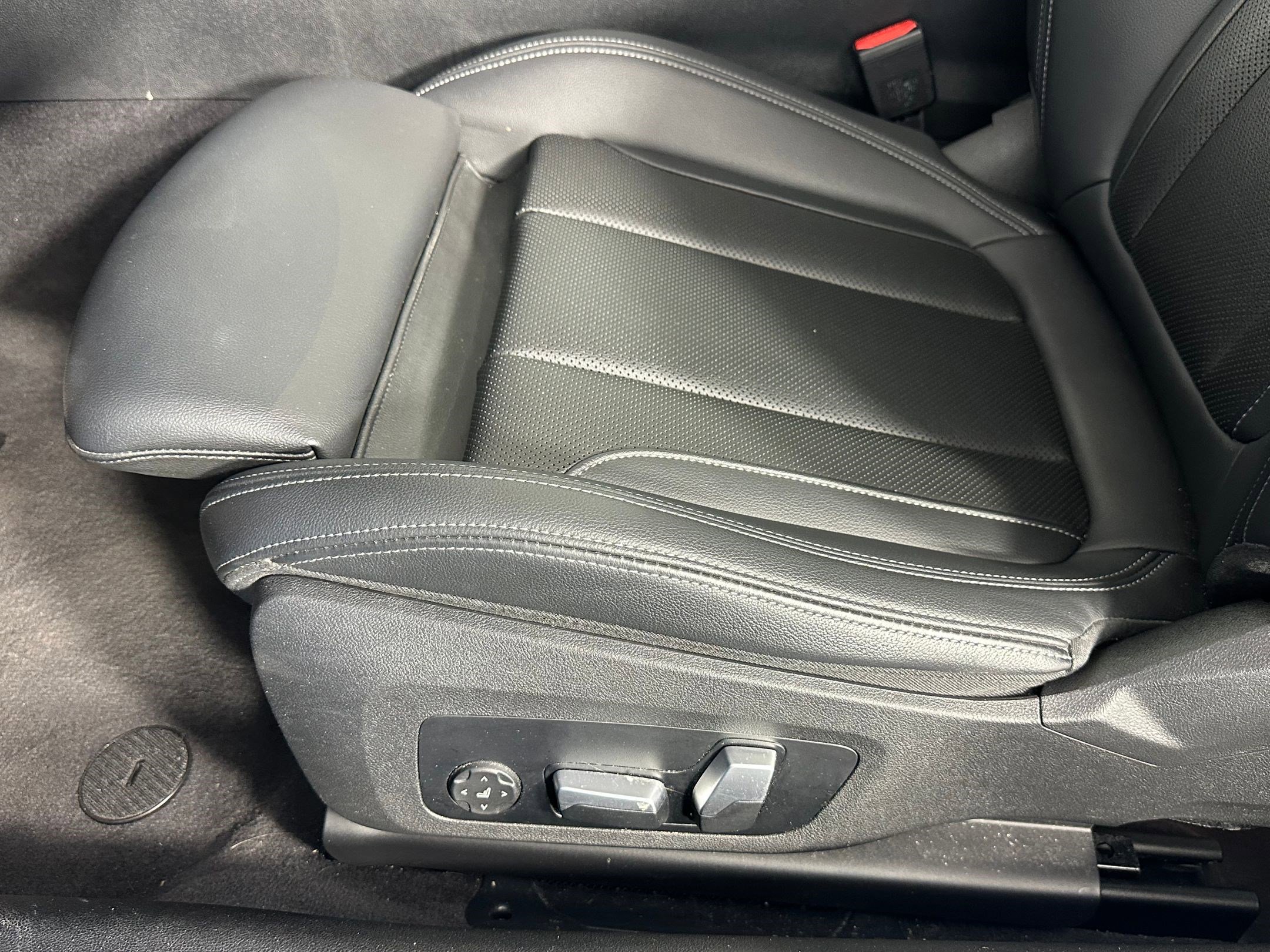 Used 2023 BMW 430i Coupe w/ M Sport Package image 11