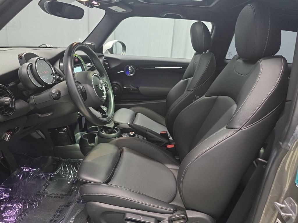 Used 2019 MINI Cooper 2-Door Hardtop w/ Premium Package image 11