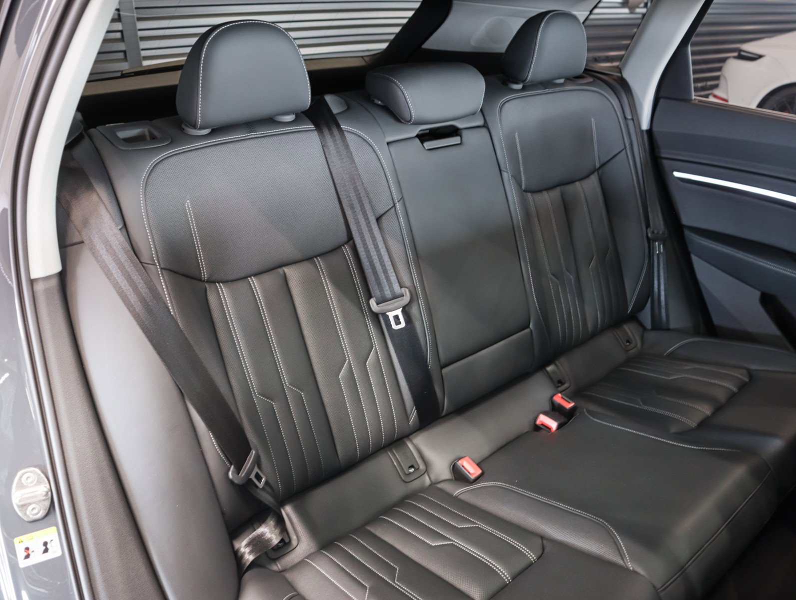 Used 2024 Audi Q8 e-tron Prestige image 11