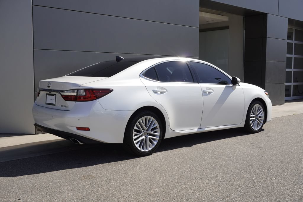 Used 2017 Lexus ES 350 w/ Luxury Package FWD image 4