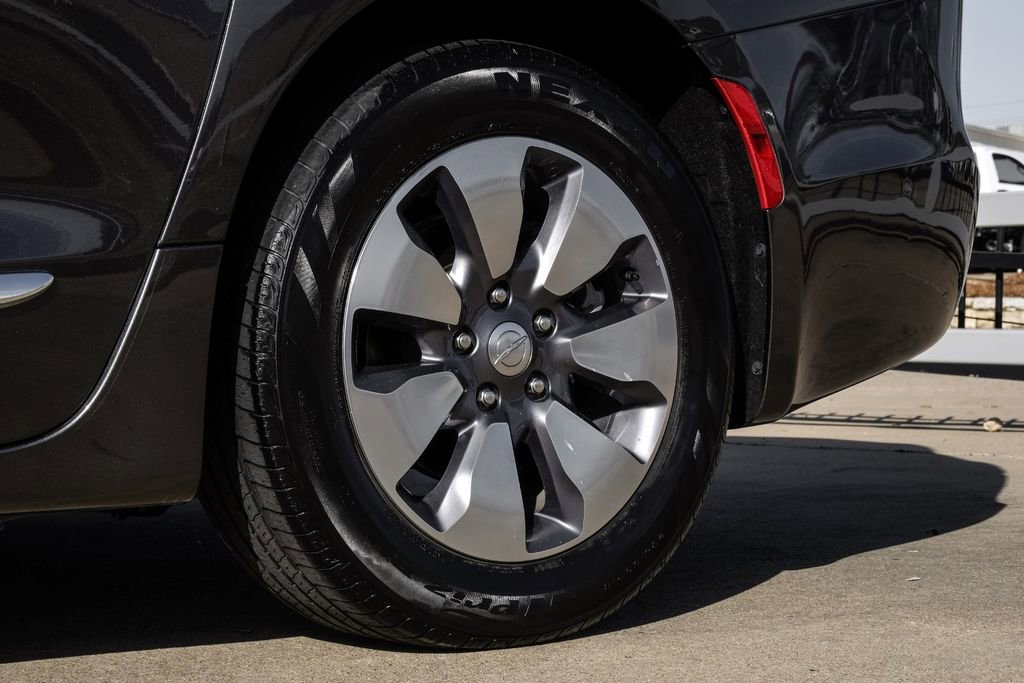 Used 2019 Chrysler Pacifica Limited w/ Advanced Safetytec Group image 64